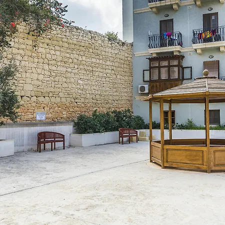 Konukevi Marble Arch Saint Julian's